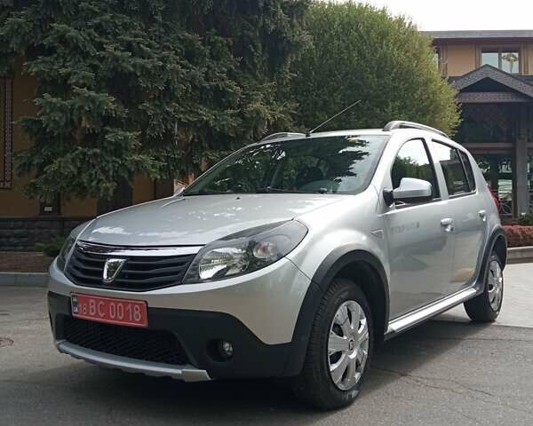 Серый Дачия Sandero StepWay, объемом двигателя 1.6 л и пробегом 166 тыс. км за 6700 $, фото 11 на Automoto.ua