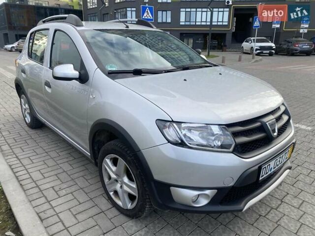 Серый Дачия Sandero StepWay, объемом двигателя 1.5 л и пробегом 291 тыс. км за 8000 $, фото 2 на Automoto.ua