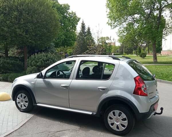 Серый Дачия Sandero StepWay, объемом двигателя 1.6 л и пробегом 166 тыс. км за 6700 $, фото 9 на Automoto.ua