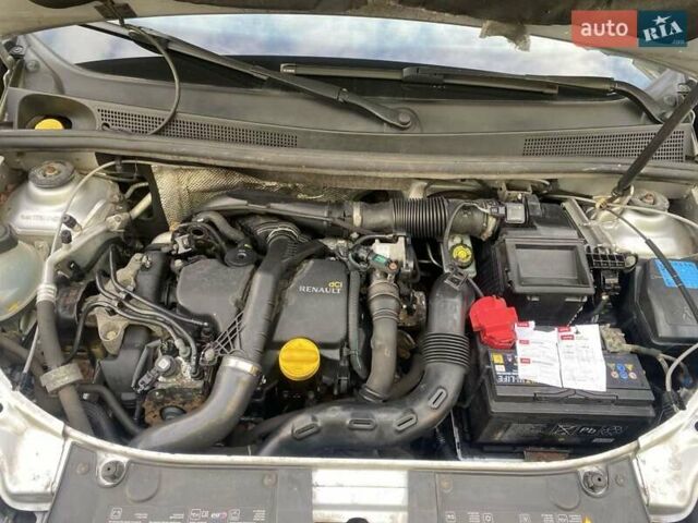 Серый Дачия Sandero StepWay, объемом двигателя 1.5 л и пробегом 291 тыс. км за 8000 $, фото 8 на Automoto.ua