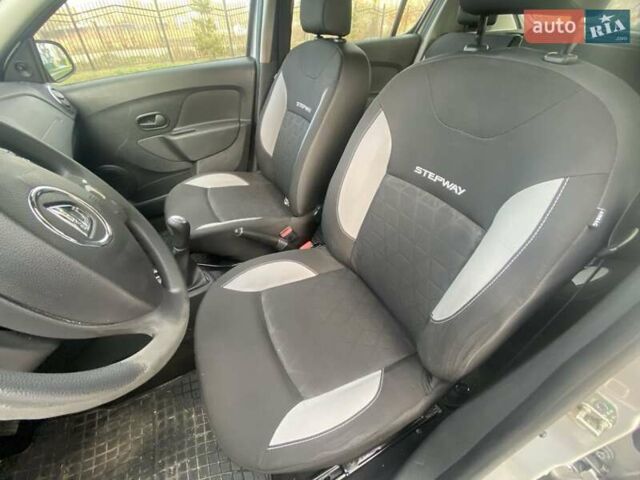 Серый Дачия Sandero StepWay, объемом двигателя 1.5 л и пробегом 291 тыс. км за 8000 $, фото 5 на Automoto.ua