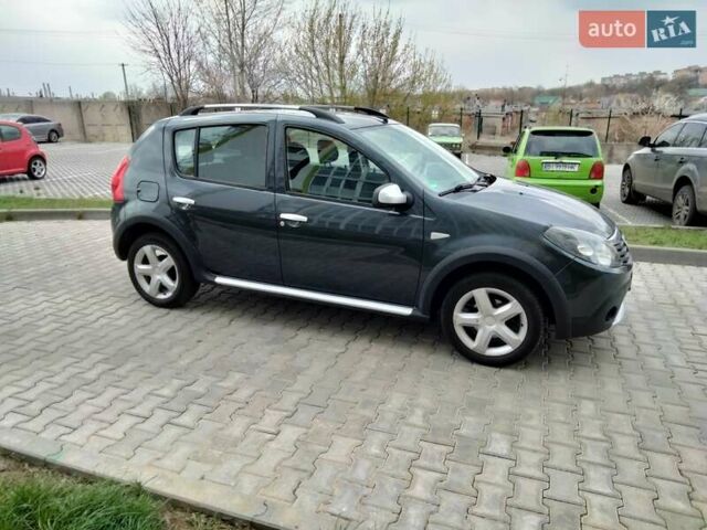 Серый Дачия Sandero StepWay, объемом двигателя 1.6 л и пробегом 168 тыс. км за 7450 $, фото 3 на Automoto.ua