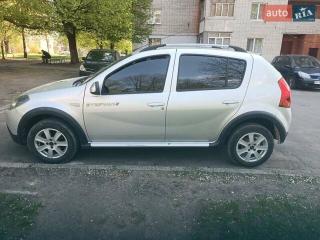 Серый Дачия Sandero StepWay, объемом двигателя 1.6 л и пробегом 237 тыс. км за 5800 $, фото 5 на Automoto.ua