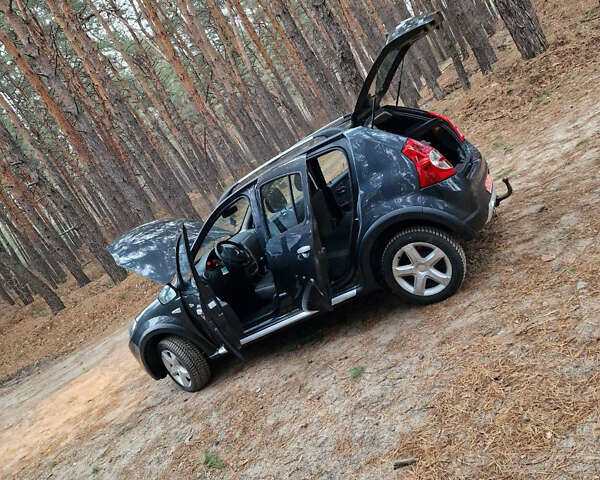Серый Дачия Sandero StepWay, объемом двигателя 1.6 л и пробегом 207 тыс. км за 5999 $, фото 102 на Automoto.ua