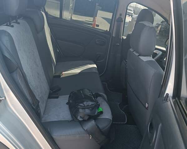 Серый Дачия Sandero StepWay, объемом двигателя 1.6 л и пробегом 237 тыс. км за 5800 $, фото 12 на Automoto.ua