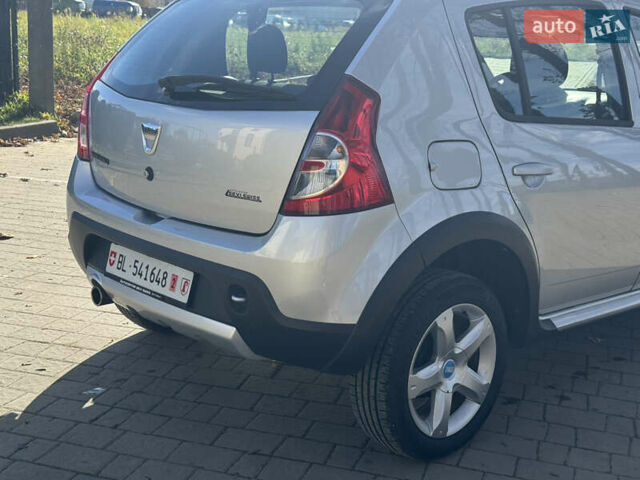 Дачия Sandero StepWay 2012 в Стрые на Automoto.ua Серый Дачия Sandero StepWay, объемом двигателя 1.6 л и пробегом 94 тыс. км за 6899 $, фото 9 на Automoto.ua
