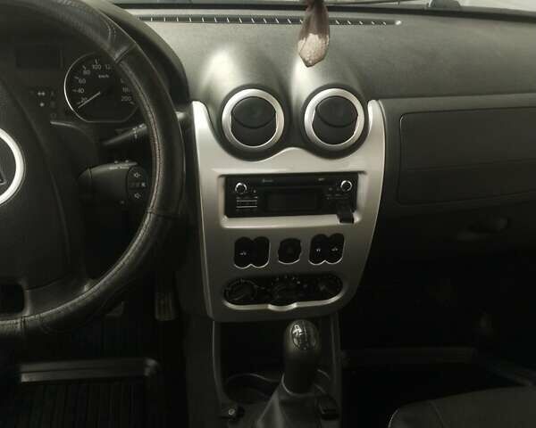 Серый Дачия Sandero StepWay, объемом двигателя 1.6 л и пробегом 232 тыс. км за 7000 $, фото 5 на Automoto.ua