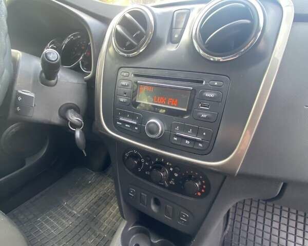 Серый Дачия Sandero StepWay, объемом двигателя 1.5 л и пробегом 291 тыс. км за 8000 $, фото 7 на Automoto.ua