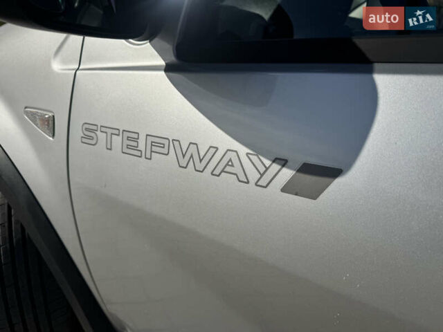 Дачия Sandero StepWay 2012 в Стрые на Automoto.ua Серый Дачия Sandero StepWay, объемом двигателя 1.6 л и пробегом 94 тыс. км за 6899 $, фото 18 на Automoto.ua