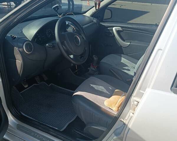 Серый Дачия Sandero StepWay, объемом двигателя 1.6 л и пробегом 237 тыс. км за 5800 $, фото 17 на Automoto.ua