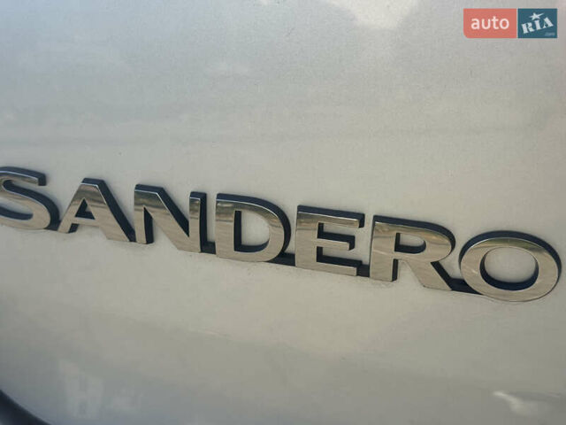 Дачия Sandero StepWay 2012 в Стрые на Automoto.ua Серый Дачия Sandero StepWay, объемом двигателя 1.6 л и пробегом 94 тыс. км за 6899 $, фото 12 на Automoto.ua