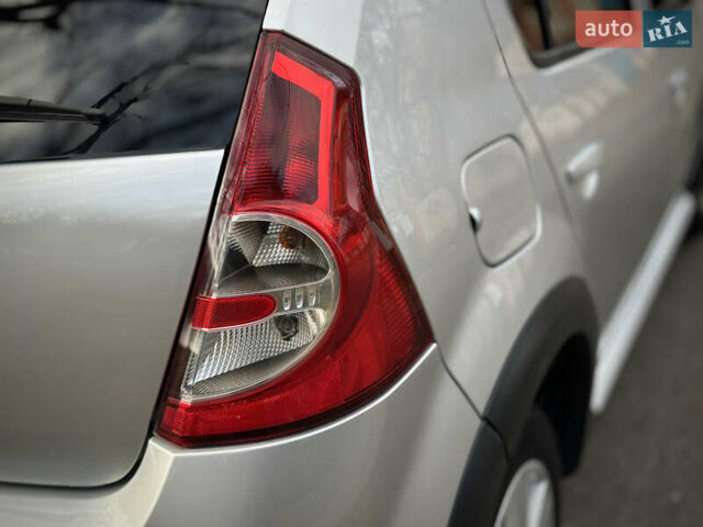 Сірий Дачія Sandero StepWay, об'ємом двигуна 1.6 л та пробігом 239 тис. км за 6900 $, фото 23 на Automoto.ua