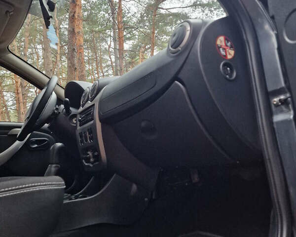 Серый Дачия Sandero StepWay, объемом двигателя 1.6 л и пробегом 207 тыс. км за 5999 $, фото 74 на Automoto.ua