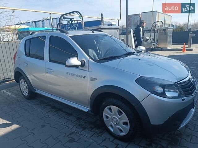 Серый Дачия Sandero StepWay, объемом двигателя 1.6 л и пробегом 237 тыс. км за 5800 $, фото 11 на Automoto.ua