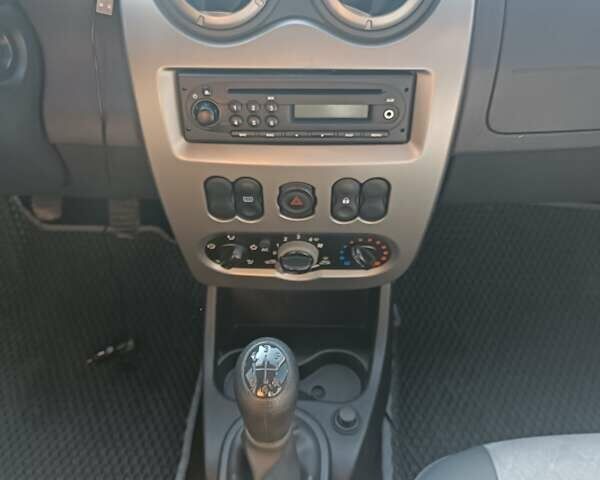 Серый Дачия Sandero StepWay, объемом двигателя 1.6 л и пробегом 237 тыс. км за 5800 $, фото 13 на Automoto.ua