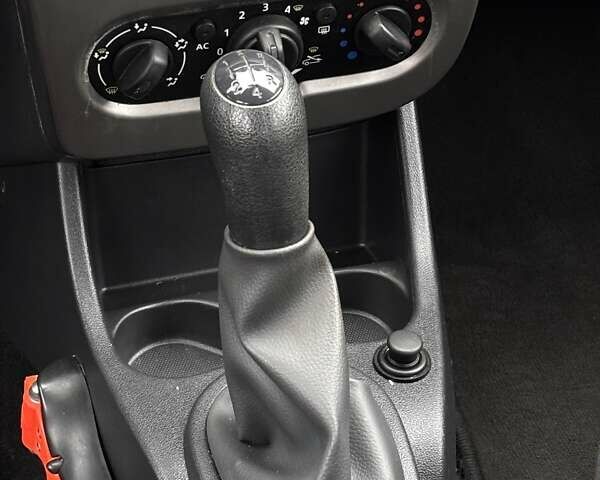 Серый Дачия Sandero StepWay, объемом двигателя 1.6 л и пробегом 184 тыс. км за 6999 $, фото 108 на Automoto.ua