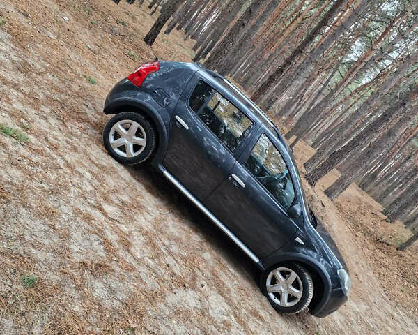 Серый Дачия Sandero StepWay, объемом двигателя 1.6 л и пробегом 207 тыс. км за 5999 $, фото 6 на Automoto.ua