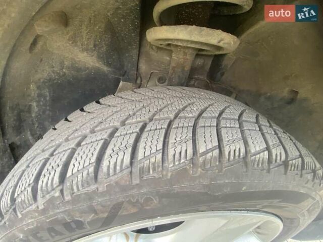 Серый Дачия Sandero StepWay, объемом двигателя 1.5 л и пробегом 291 тыс. км за 8000 $, фото 10 на Automoto.ua