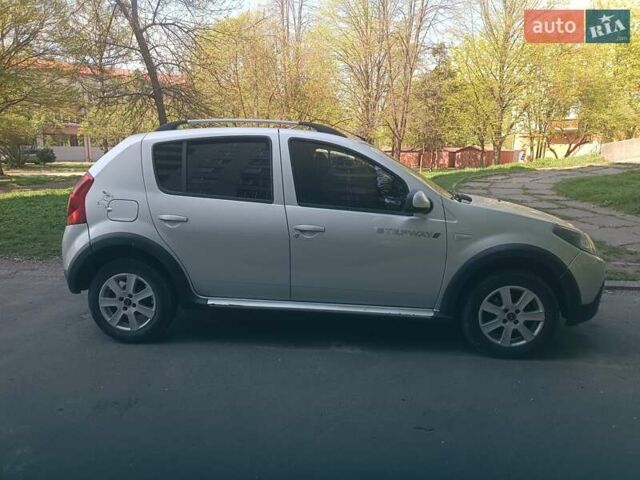 Серый Дачия Sandero StepWay, объемом двигателя 1.6 л и пробегом 237 тыс. км за 5800 $, фото 7 на Automoto.ua