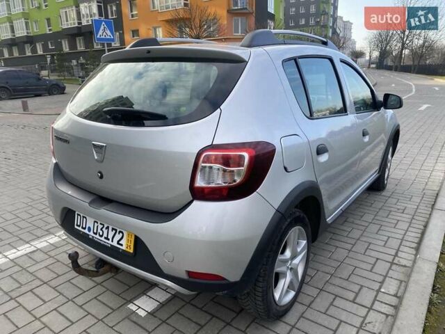 Серый Дачия Sandero StepWay, объемом двигателя 1.5 л и пробегом 291 тыс. км за 8000 $, фото 1 на Automoto.ua