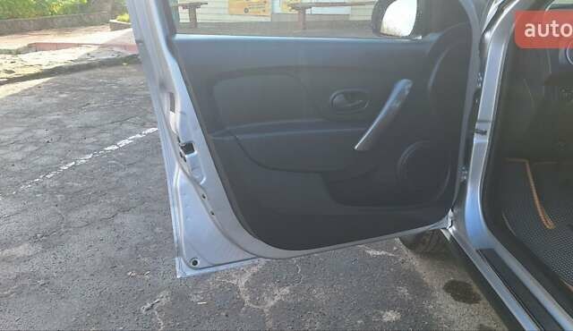 Серый Дачия Sandero StepWay, объемом двигателя 1.5 л и пробегом 191 тыс. км за 8500 $, фото 54 на Automoto.ua