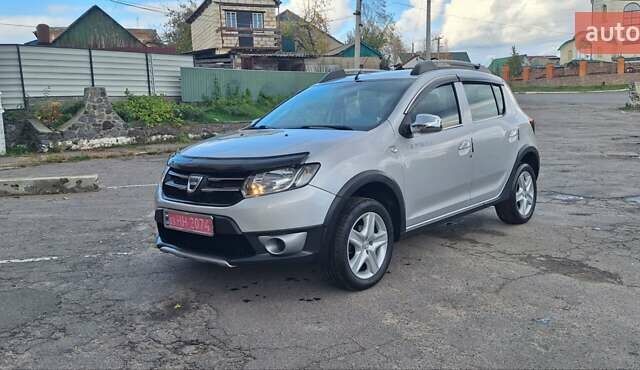Серый Дачия Sandero StepWay, объемом двигателя 1.5 л и пробегом 191 тыс. км за 8500 $, фото 2 на Automoto.ua