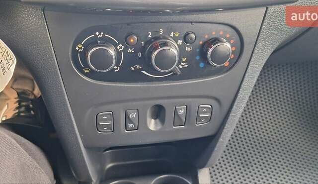 Серый Дачия Sandero StepWay, объемом двигателя 1.5 л и пробегом 191 тыс. км за 8500 $, фото 94 на Automoto.ua