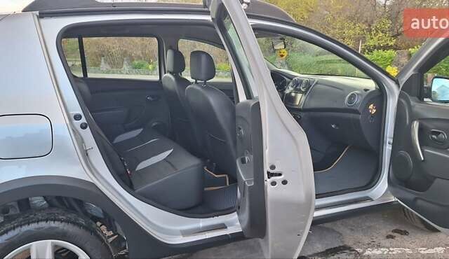 Серый Дачия Sandero StepWay, объемом двигателя 1.5 л и пробегом 191 тыс. км за 8500 $, фото 11 на Automoto.ua