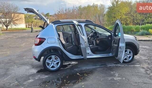Серый Дачия Sandero StepWay, объемом двигателя 1.5 л и пробегом 191 тыс. км за 8500 $, фото 41 на Automoto.ua