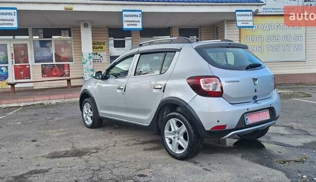Серый Дачия Sandero StepWay, объемом двигателя 1.5 л и пробегом 191 тыс. км за 8500 $, фото 3 на Automoto.ua