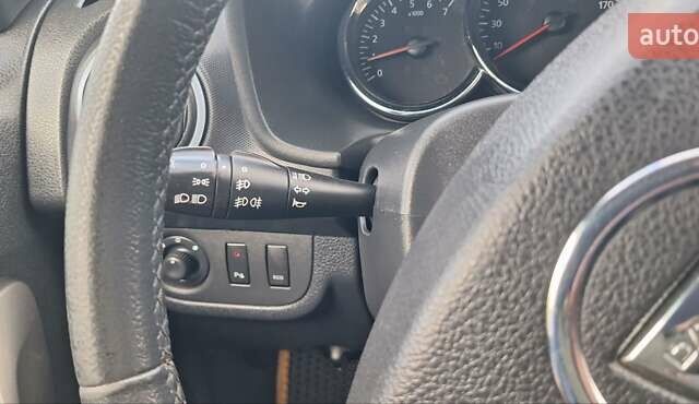 Серый Дачия Sandero StepWay, объемом двигателя 1.5 л и пробегом 191 тыс. км за 8500 $, фото 98 на Automoto.ua