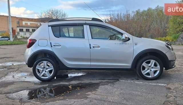 Серый Дачия Sandero StepWay, объемом двигателя 1.5 л и пробегом 191 тыс. км за 8500 $, фото 6 на Automoto.ua