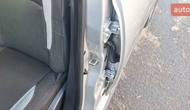 Серый Дачия Sandero StepWay, объемом двигателя 1.5 л и пробегом 191 тыс. км за 8500 $, фото 51 на Automoto.ua