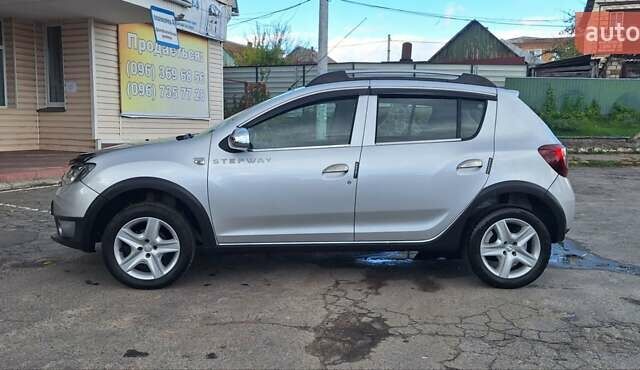 Серый Дачия Sandero StepWay, объемом двигателя 1.5 л и пробегом 191 тыс. км за 8500 $, фото 4 на Automoto.ua