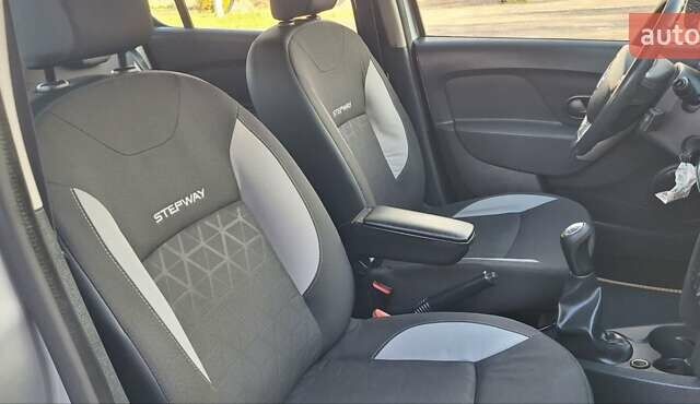 Серый Дачия Sandero StepWay, объемом двигателя 1.5 л и пробегом 191 тыс. км за 8500 $, фото 62 на Automoto.ua