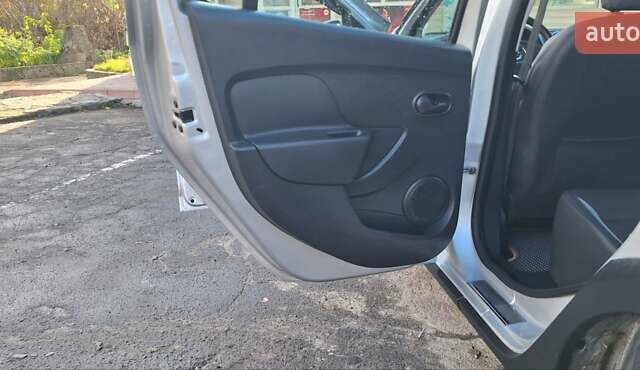Серый Дачия Sandero StepWay, объемом двигателя 1.5 л и пробегом 191 тыс. км за 8500 $, фото 59 на Automoto.ua