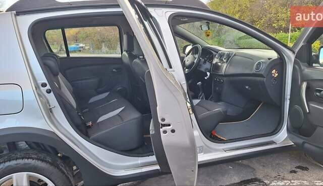 Серый Дачия Sandero StepWay, объемом двигателя 1.5 л и пробегом 191 тыс. км за 8500 $, фото 10 на Automoto.ua