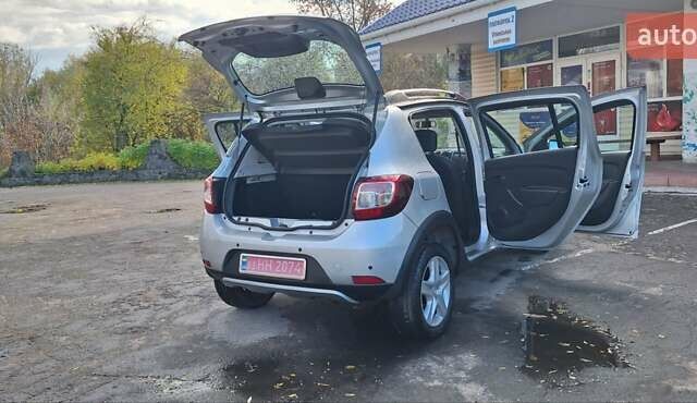 Серый Дачия Sandero StepWay, объемом двигателя 1.5 л и пробегом 191 тыс. км за 8500 $, фото 39 на Automoto.ua