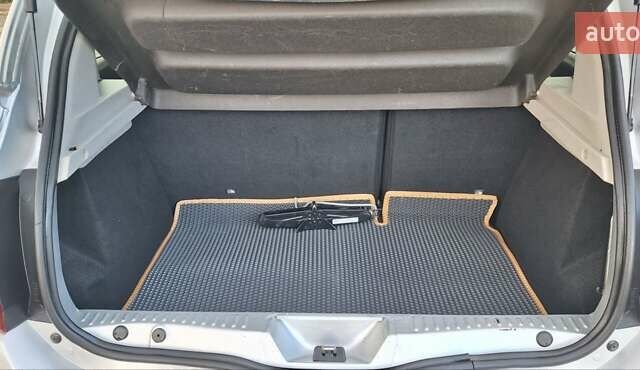 Серый Дачия Sandero StepWay, объемом двигателя 1.5 л и пробегом 191 тыс. км за 8500 $, фото 19 на Automoto.ua