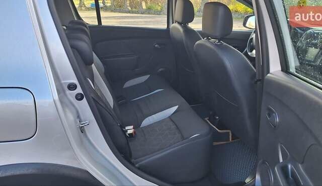Серый Дачия Sandero StepWay, объемом двигателя 1.5 л и пробегом 191 тыс. км за 8500 $, фото 67 на Automoto.ua