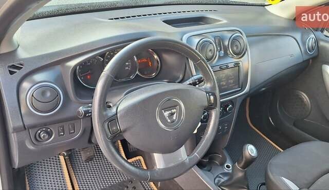 Серый Дачия Sandero StepWay, объемом двигателя 1.5 л и пробегом 191 тыс. км за 8500 $, фото 50 на Automoto.ua
