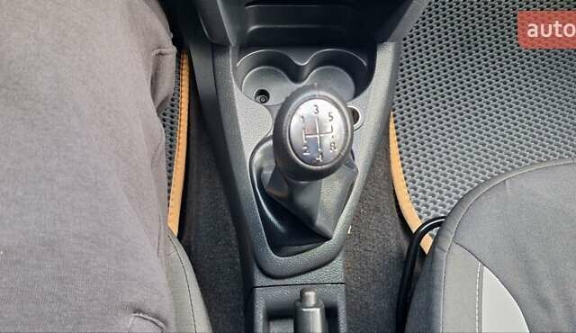 Серый Дачия Sandero StepWay, объемом двигателя 1.5 л и пробегом 191 тыс. км за 8500 $, фото 95 на Automoto.ua