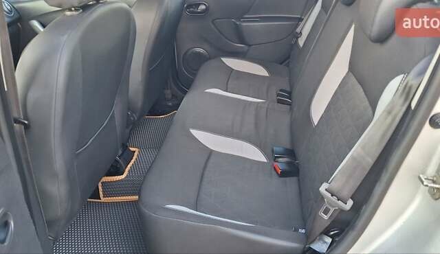 Серый Дачия Sandero StepWay, объемом двигателя 1.5 л и пробегом 191 тыс. км за 8500 $, фото 55 на Automoto.ua