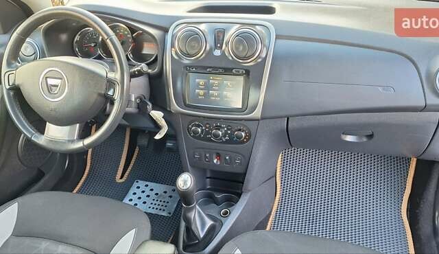Серый Дачия Sandero StepWay, объемом двигателя 1.5 л и пробегом 191 тыс. км за 8500 $, фото 73 на Automoto.ua
