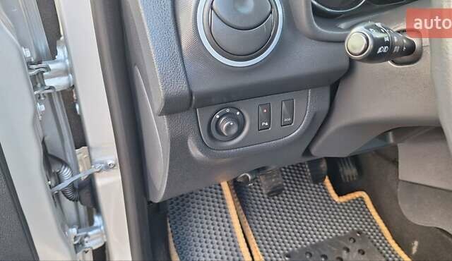 Серый Дачия Sandero StepWay, объемом двигателя 1.5 л и пробегом 191 тыс. км за 8500 $, фото 49 на Automoto.ua