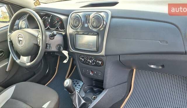 Серый Дачия Sandero StepWay, объемом двигателя 1.5 л и пробегом 191 тыс. км за 8500 $, фото 79 на Automoto.ua