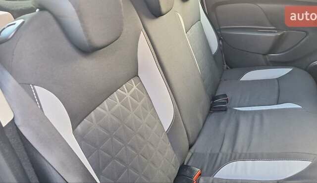 Серый Дачия Sandero StepWay, объемом двигателя 1.5 л и пробегом 191 тыс. км за 8500 $, фото 72 на Automoto.ua