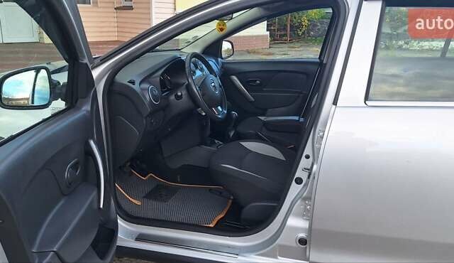 Серый Дачия Sandero StepWay, объемом двигателя 1.5 л и пробегом 191 тыс. км за 8500 $, фото 8 на Automoto.ua