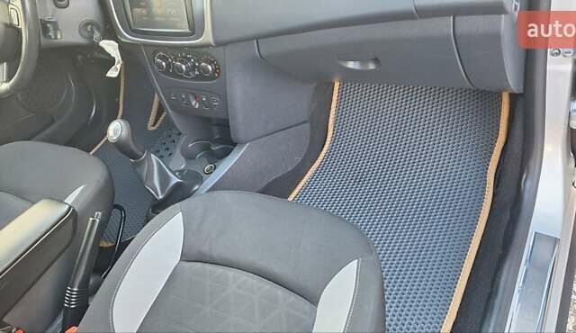 Серый Дачия Sandero StepWay, объемом двигателя 1.5 л и пробегом 191 тыс. км за 8500 $, фото 69 на Automoto.ua
