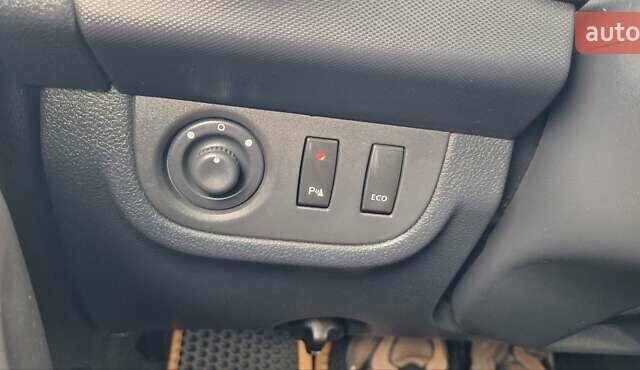 Серый Дачия Sandero StepWay, объемом двигателя 1.5 л и пробегом 191 тыс. км за 8500 $, фото 99 на Automoto.ua